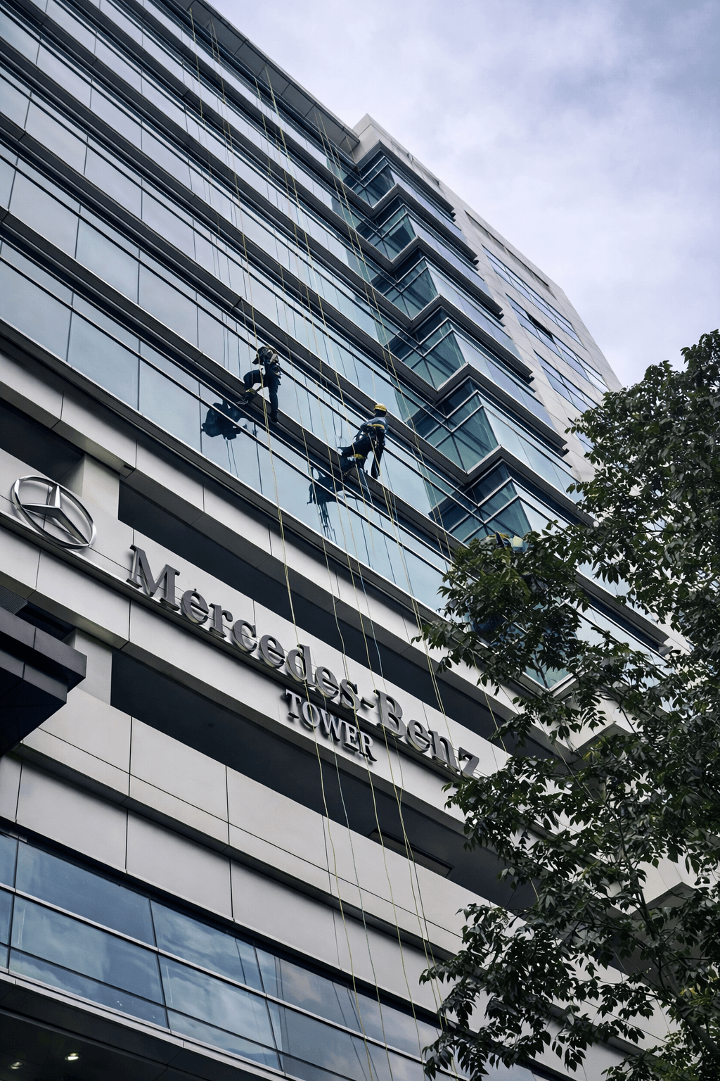 Rope access team at work